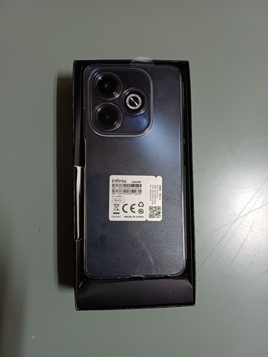 Vand Infinix HOT 40i NOU in cutie