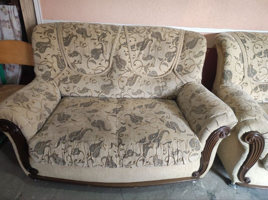 Диван и кресло сотилади