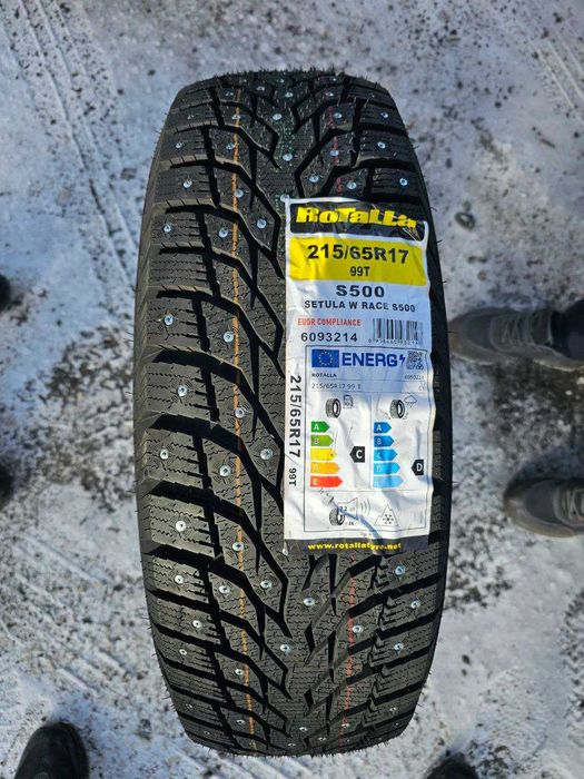 Новые зимние шины с шипами 215 65 R17