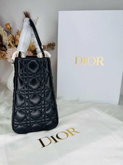 Geanta Lady Dior Medium piele naturala 100%, prezentare completa