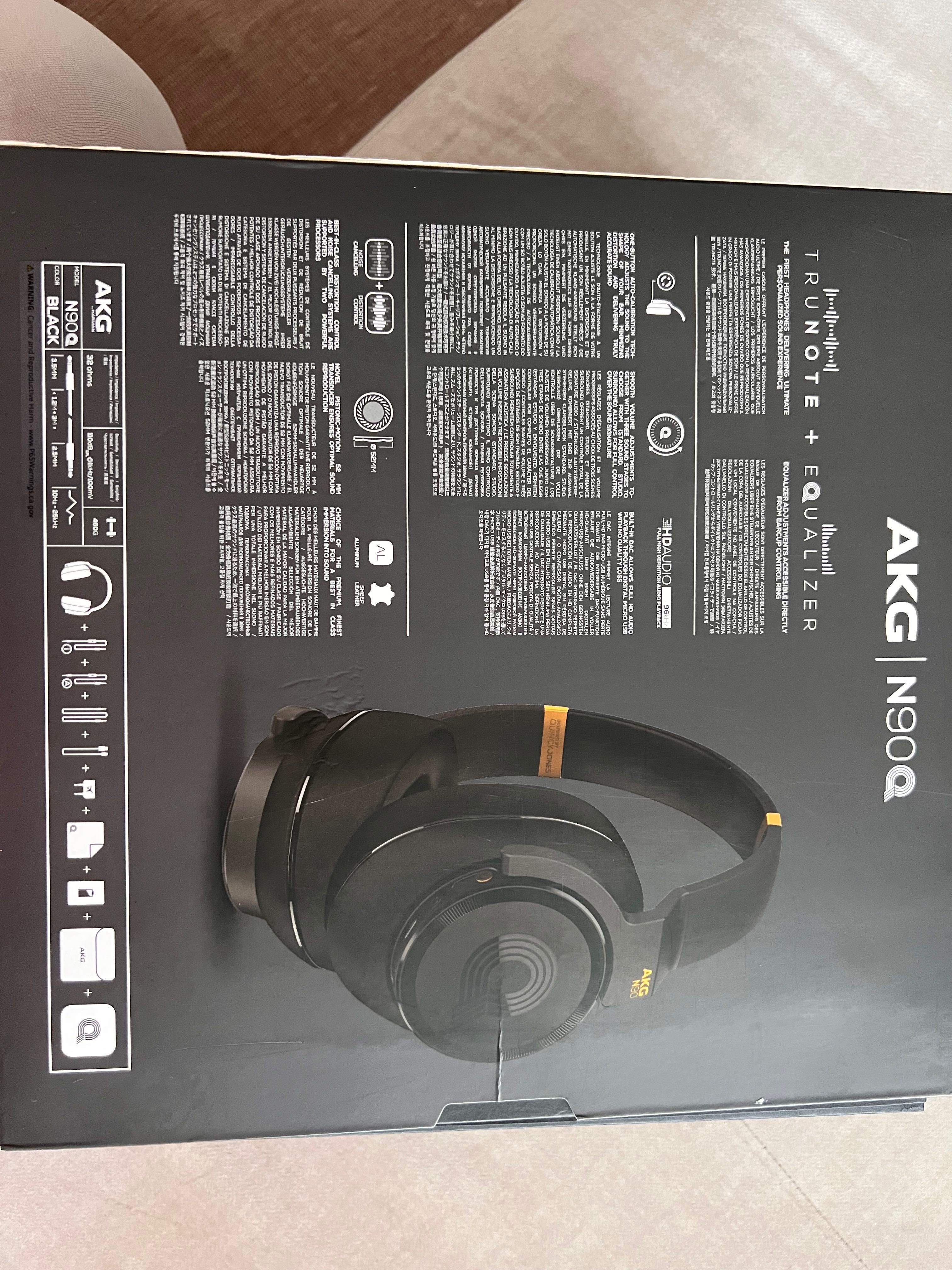 Vand casti AKG N90Q