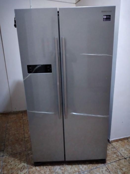 Холодильник Samsung side-by-side