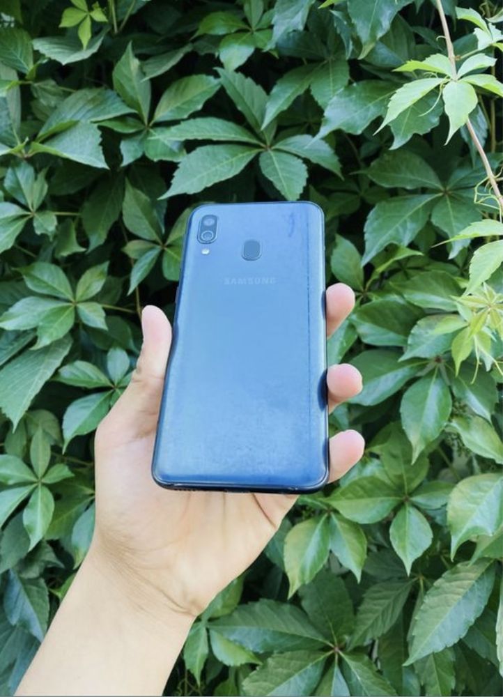 Samsung A 40 sotiladi SROCHNA!!