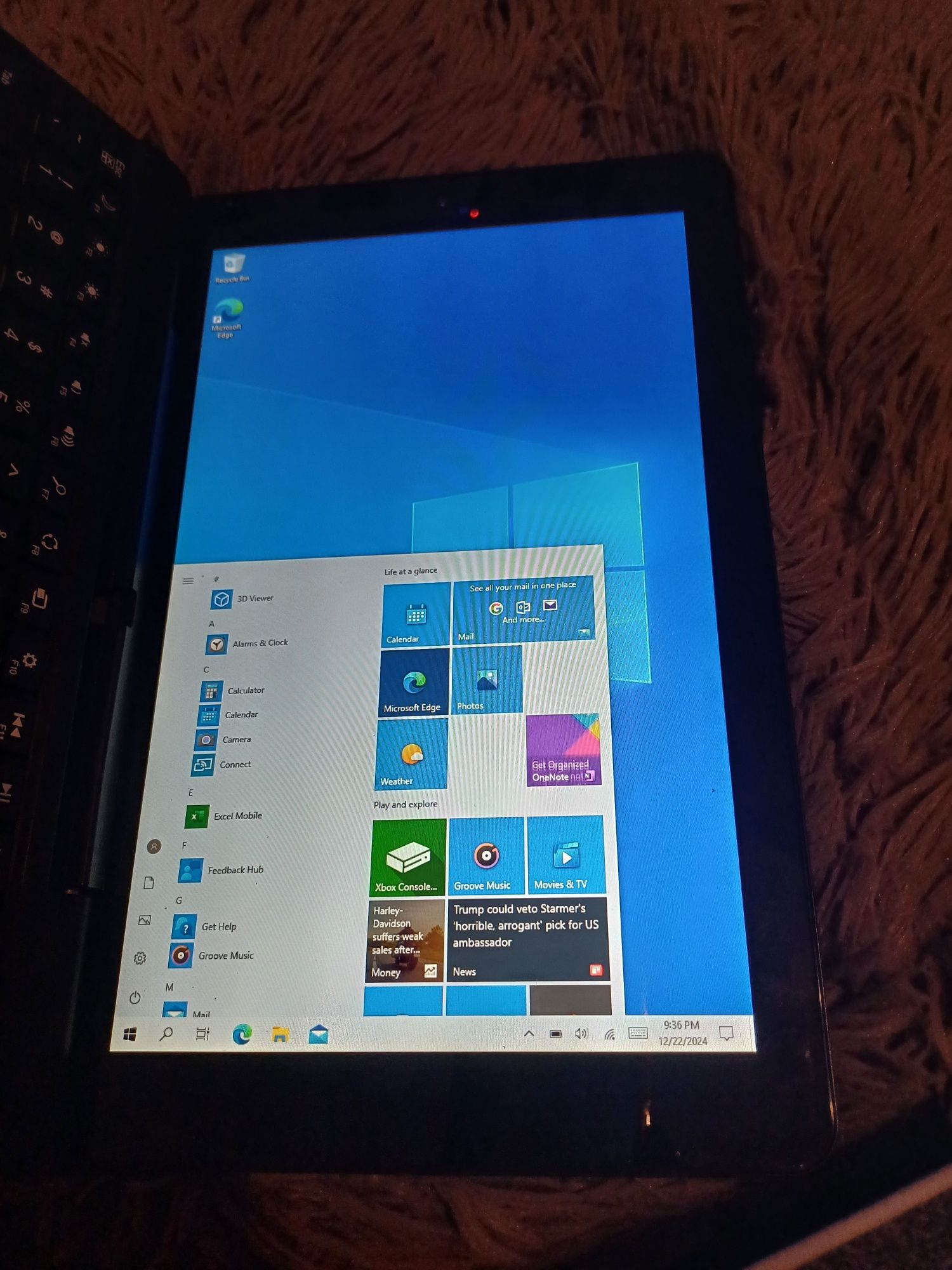 Vând tableta cu tastatura incorporata