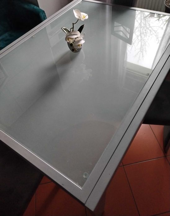 Vând masa de  bucătărie extensibila