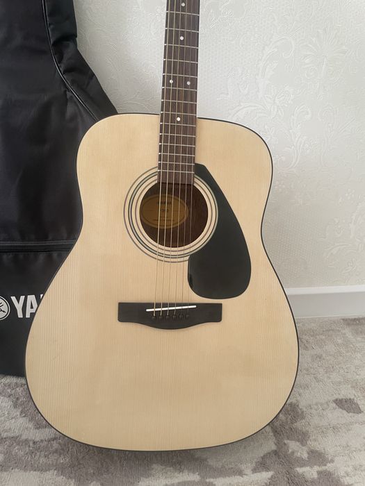 Гитара сатылады, еш жері сынбаған, 1 ай тартылған тек. 50мың