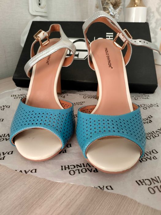 Продам босоножки