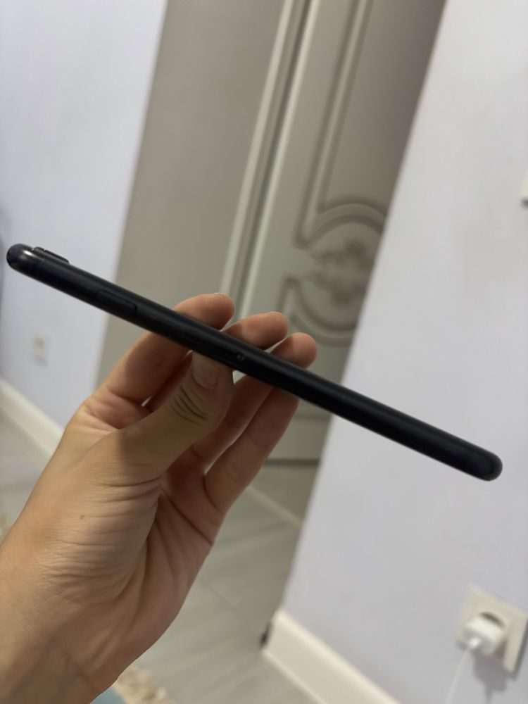 Продам Iphone Se 2020