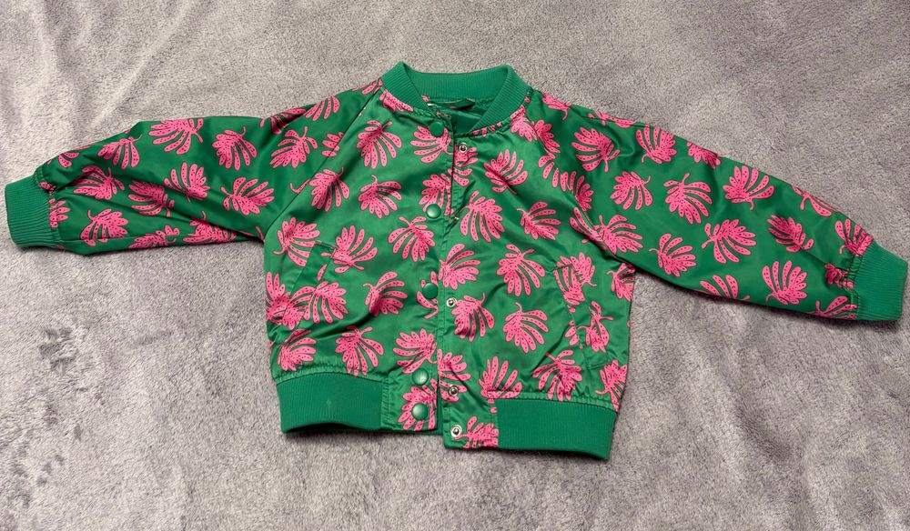 Детско преходно яке , H & M , размер 92 , отговаря на 1 1/2 -2 години,