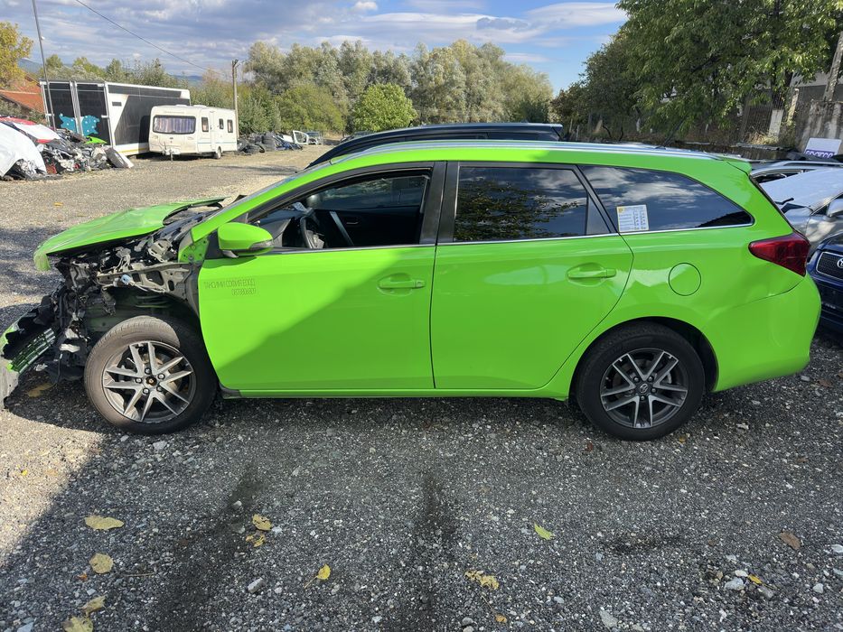 Toyota Auris 1.8 hybrid 136 кс 2014г На Части!
