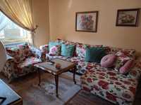 Холова гарнитура, състояща се от диван, лежанка и кресло.