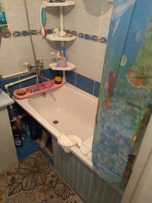 Продам  2 комн в 11 а микр