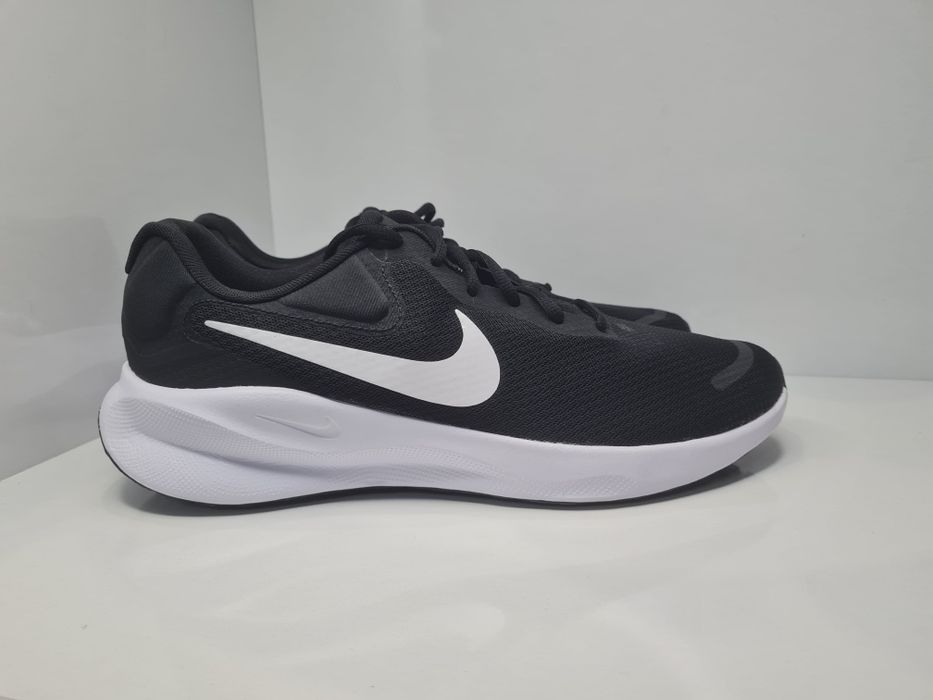 Маратонки Nike 

Нови с кутия.

Размер 45.5 стелка 29.5 см.

Цена 89 л