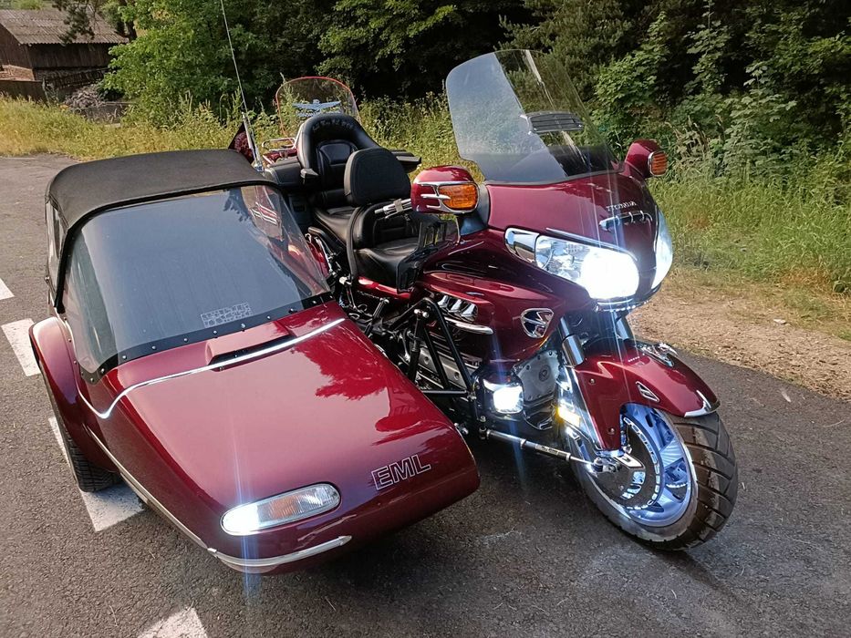 Vand Honda Goldwing 1800 cu atas de 2 locuri din 2009