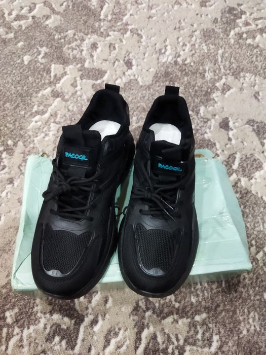 Кроссовки 42 размер.