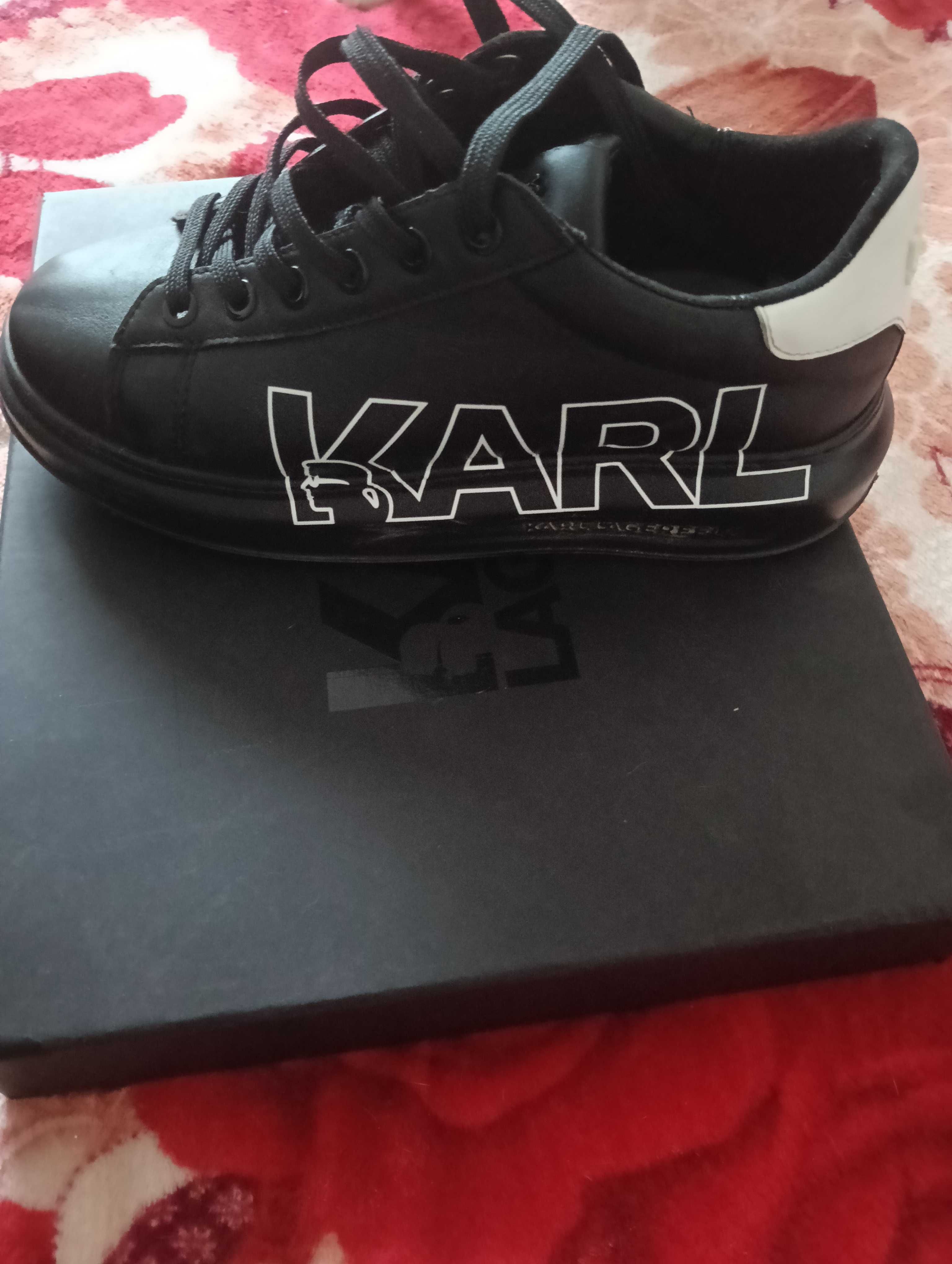Adidași bărbați de vanzare