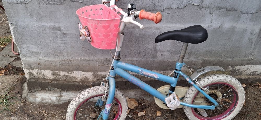 Bicicleta fetita cu roti ajutatoare