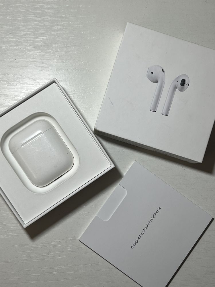 AirPods 2018 года