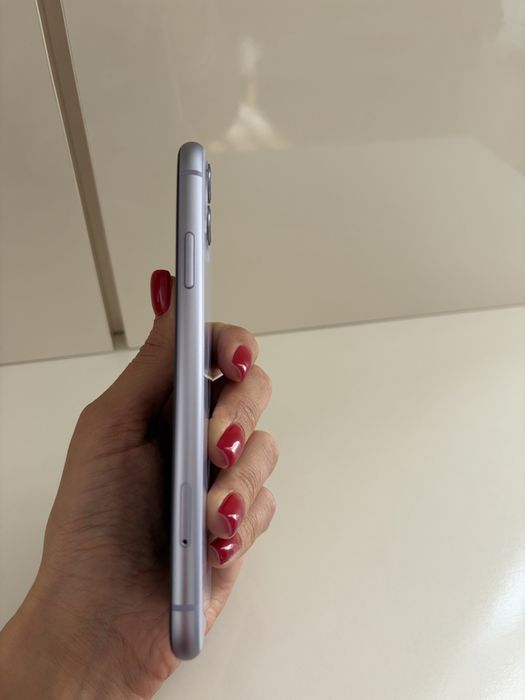 Iphone 11 64 GB много запазен