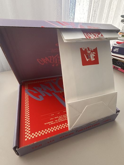 Vand album Itzy "Crazy in love."