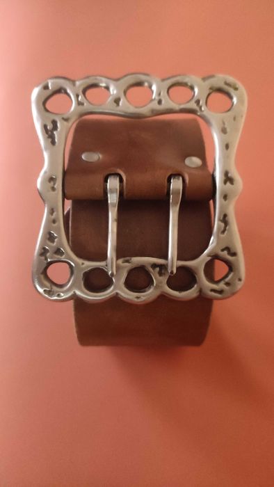 Два широки колана от естествена кожа с масивни токи