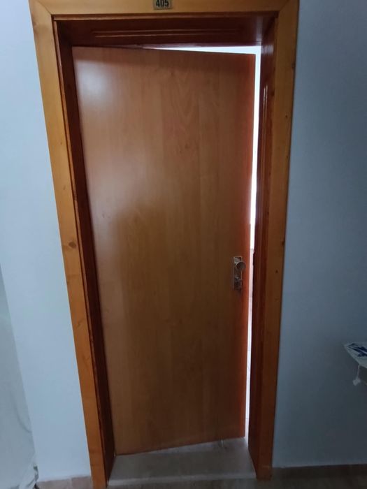 Врати с каси, брави, дръжки, патрони от чам, ламинат и МДФ