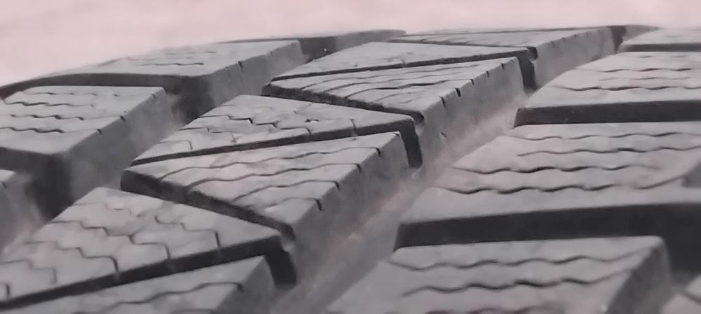 Гуми 215 60 16 Фалкен Falken 4 броя+. Нов внос. Като нови!