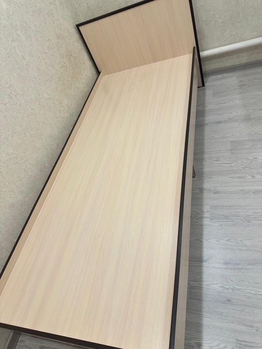 Кровать с матрасом