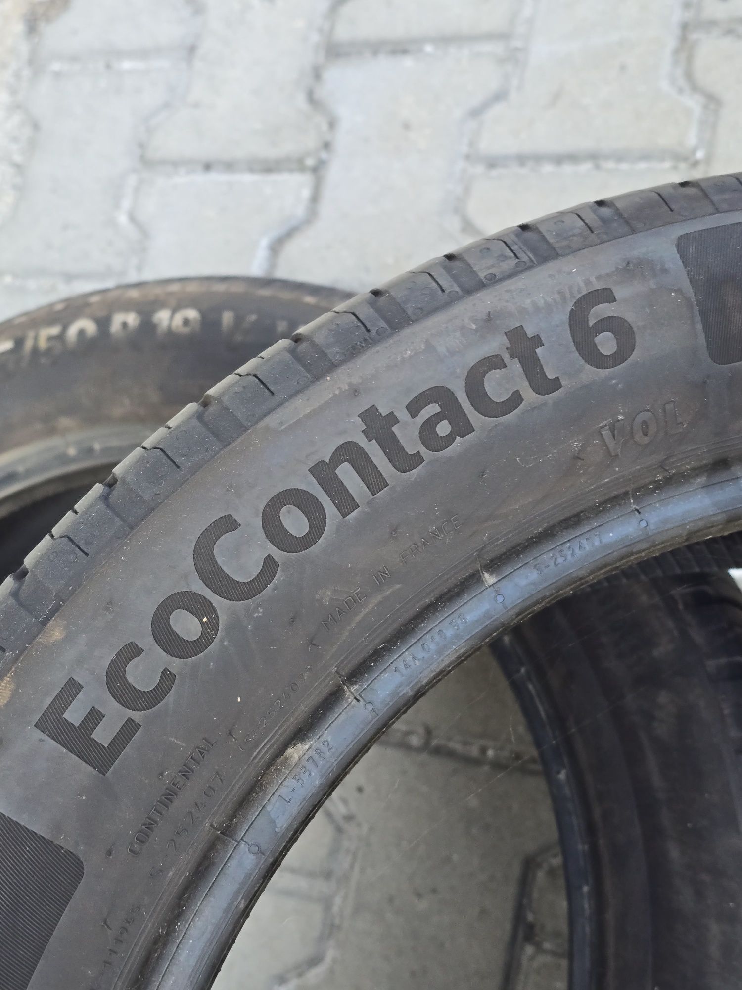 235 50 19 Continental