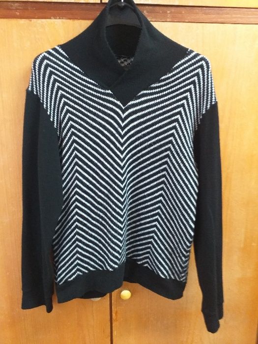 Продава мъжки пуловери на много изгодни цени