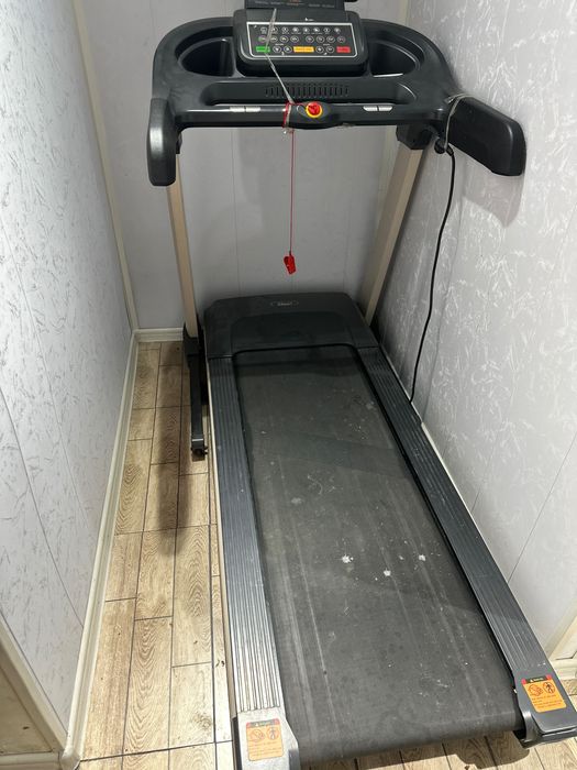 Беговой дорожка в отличном состоянии. Грузоподъемность до 130кг.
