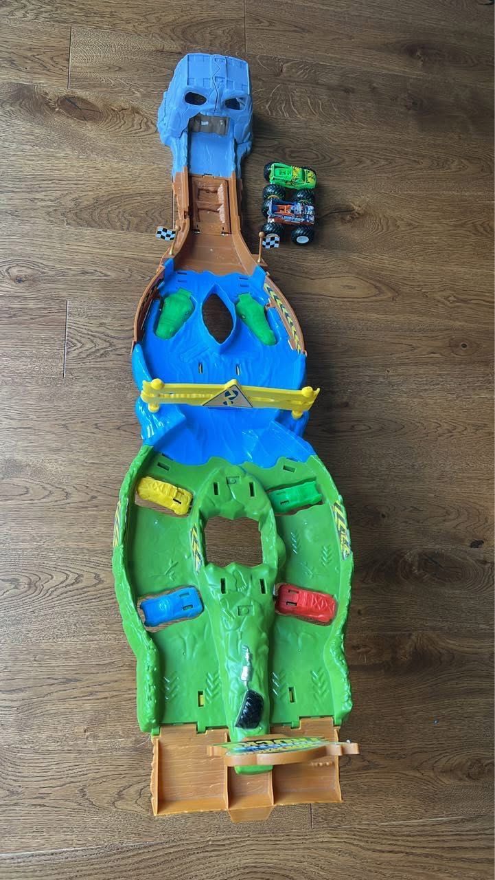 Състезателна писта за планински слалом Hot Wheels Monster Trucks