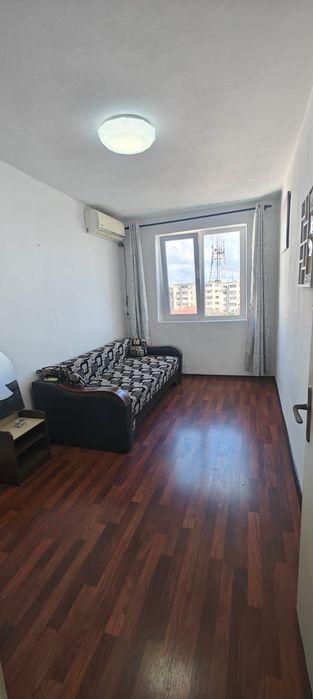 Vand apartament in Mangalia cu balcon.