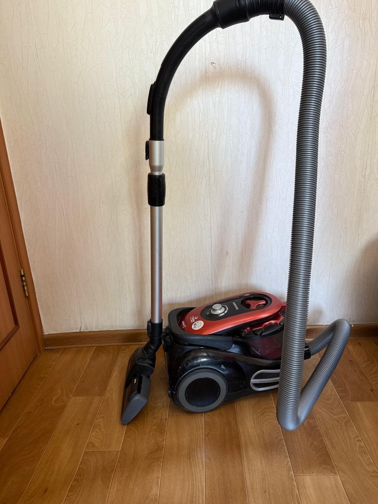 Два пылесоса и одна микроволнова печь