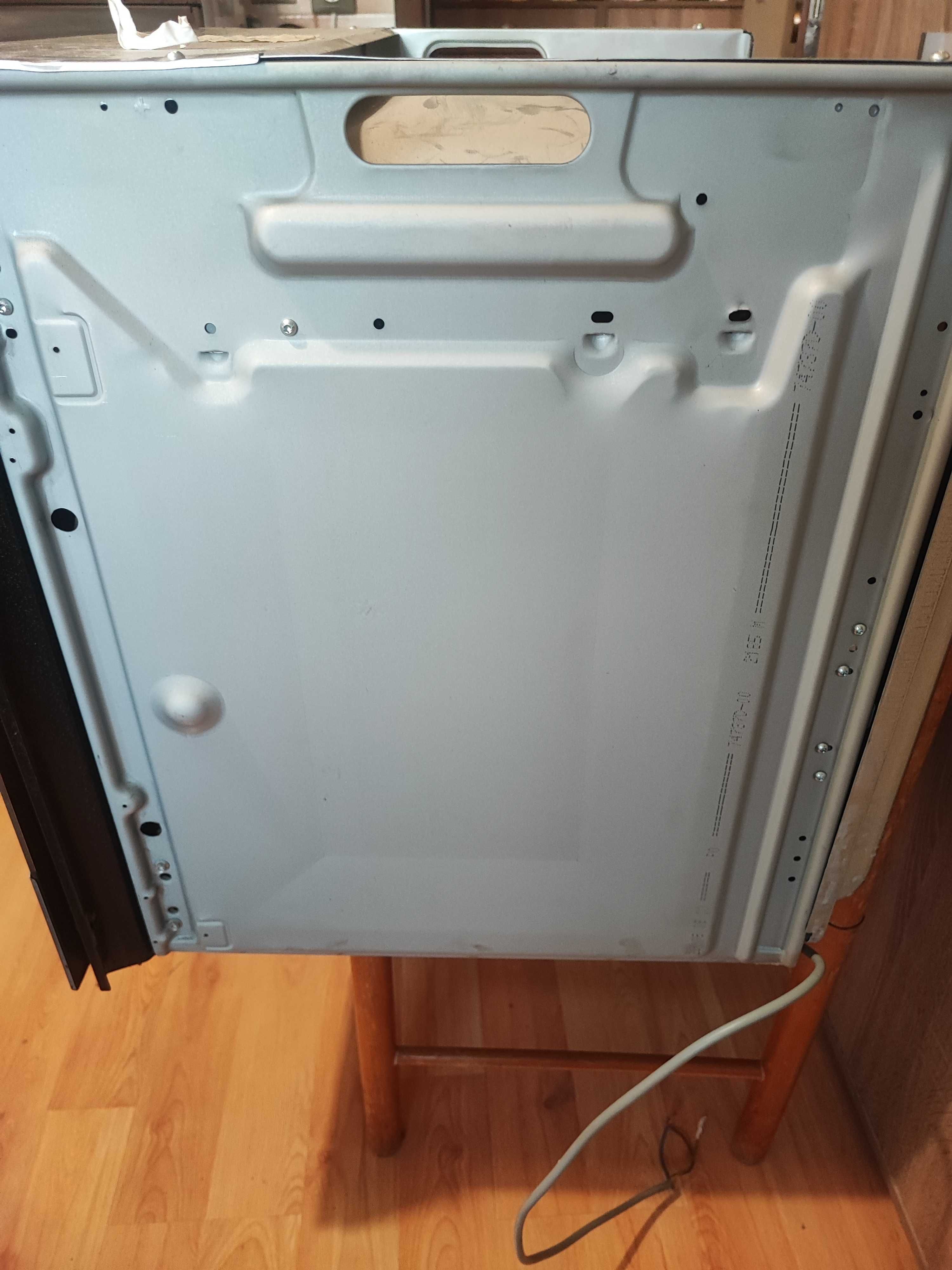 Фурна за вграждане ELECTROLUX
ELECTROLUX EOB-31004X