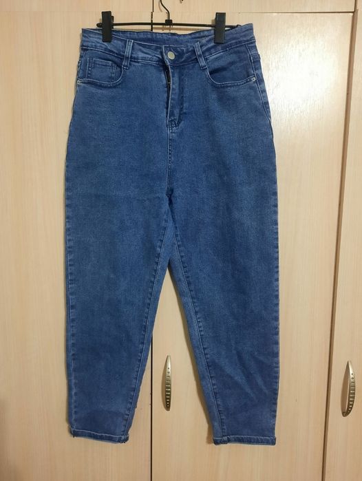 Женские джинсы Mom на 50 размер  бу в отличном состоянии