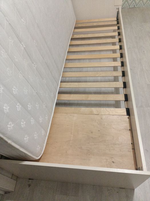 Кровать односпальная