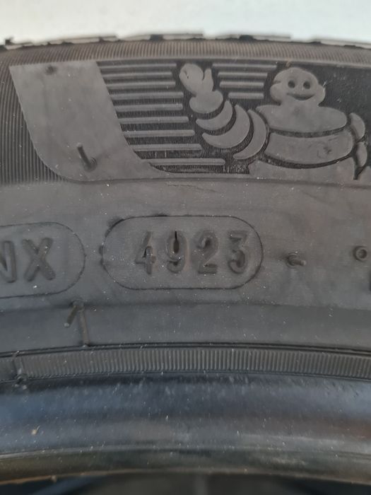 Всесезонни гуми 2 броя MICHELIN CrossClimate 2Suv 235 50 R19 дот 4923