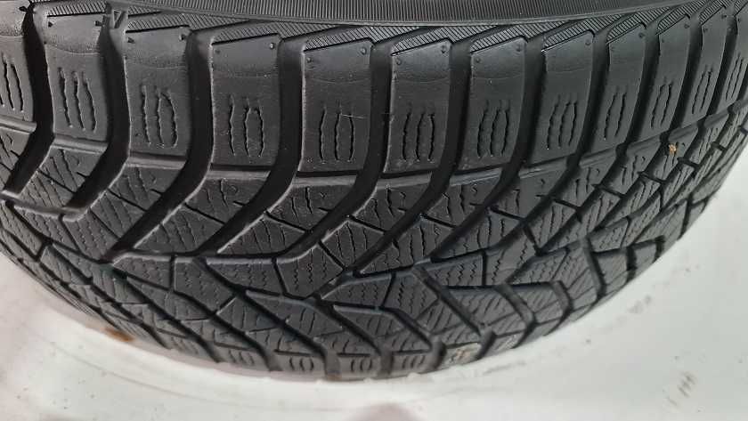 225 40 18 92W 225/40/18 YOKOHAMA CP N10129 M+S