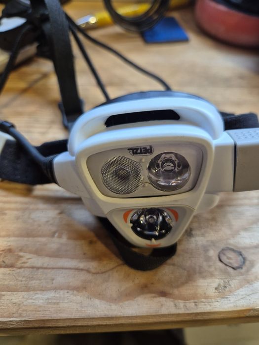 Челник Petzl Nao не зарежда