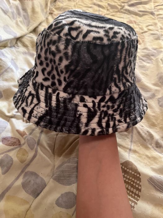 Шапки идиотки SHEIN