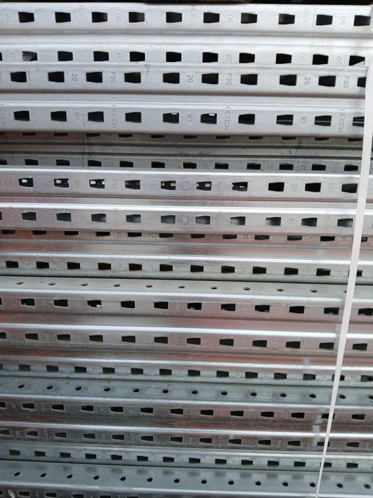 Rafturi metalice de vânzare producător Dexion picior zincat sau albast