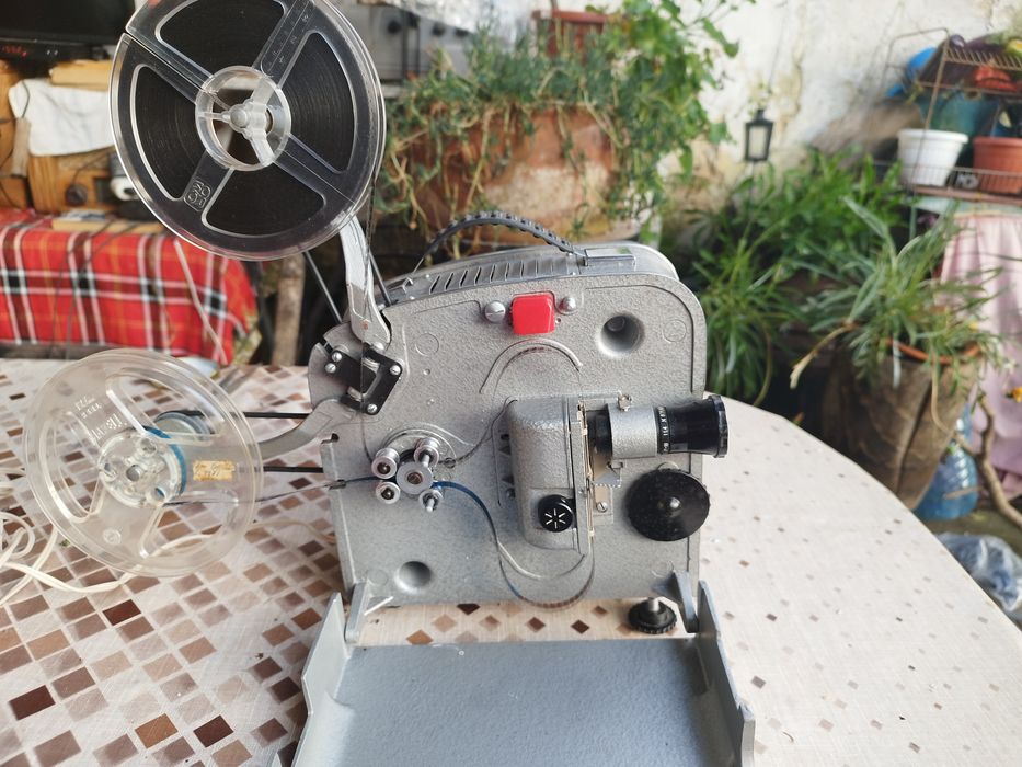 Киномашина  прожекционен  апарат "Луч-2" от 1967 ма