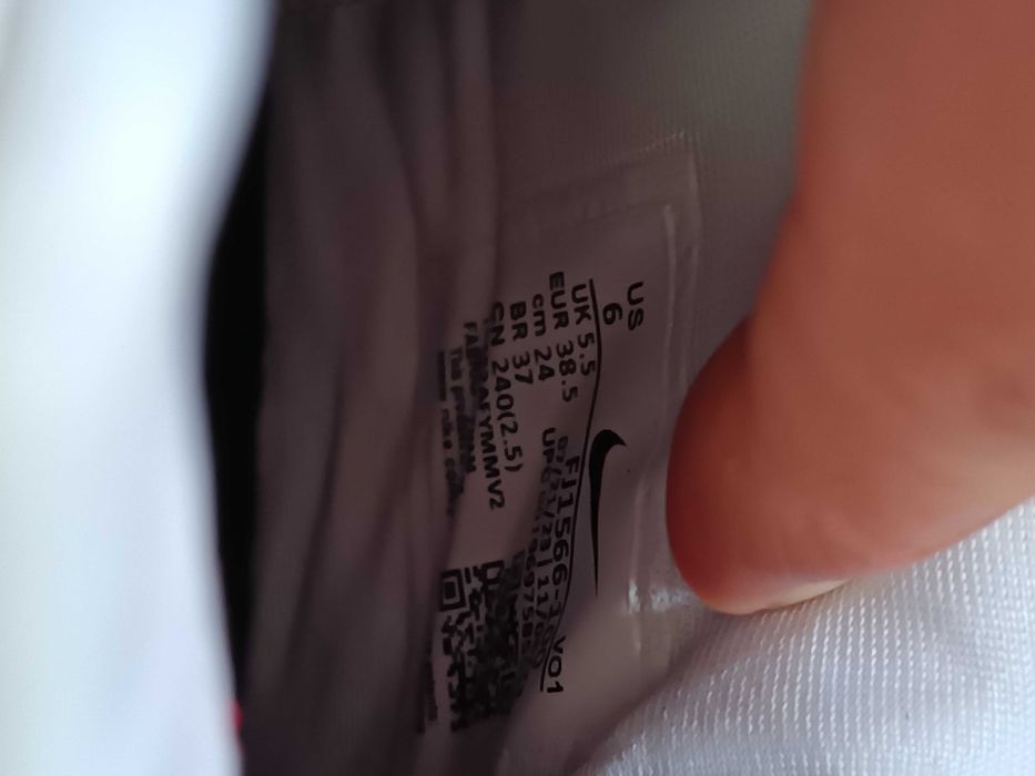 Nike оригинални маратонки 38,5 номер. Нови!