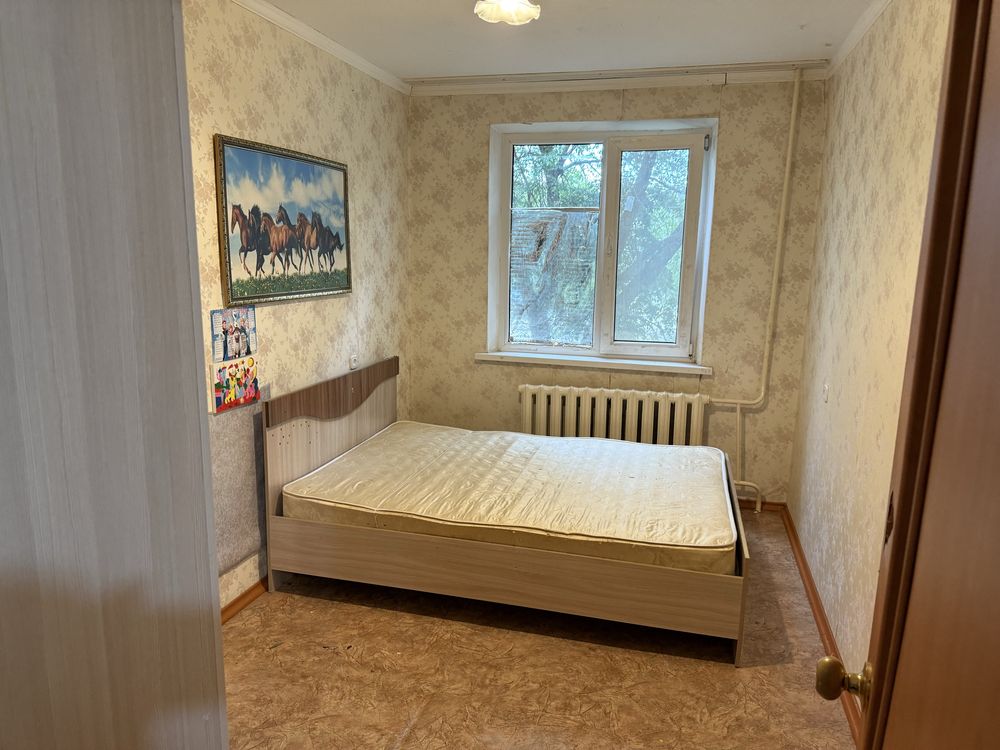 продам спальную кровать и шкаф