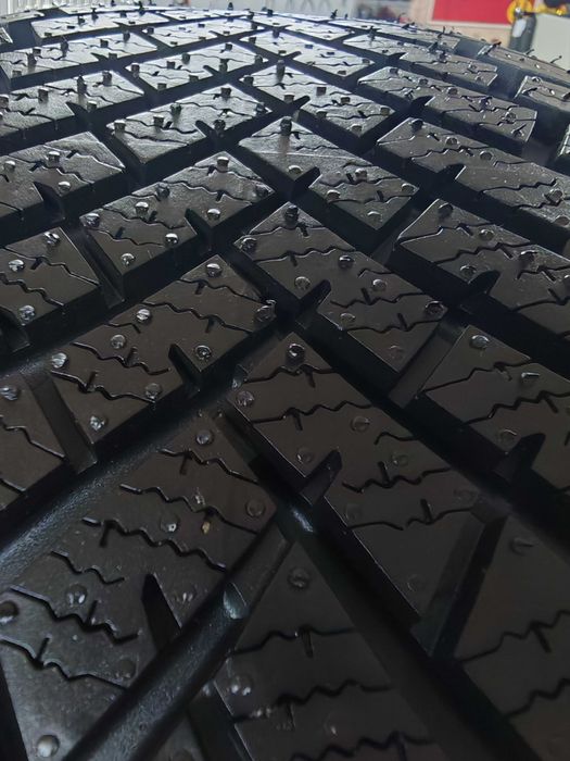 YOKOHAMA 235/45/18 Зимни гуми