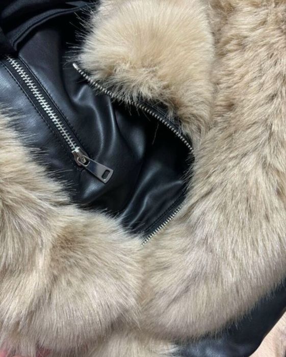 Vand jachetă scurta din piele