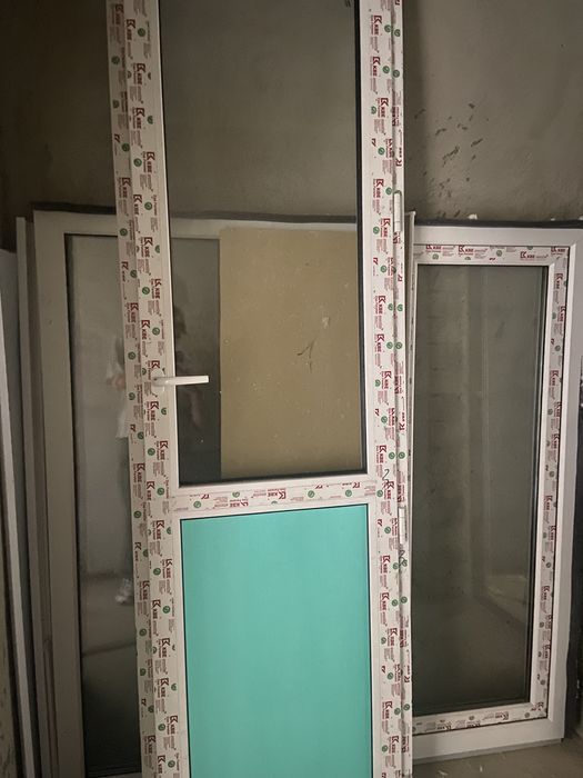 Срочно Продам стекло и дверь ценна договорная
