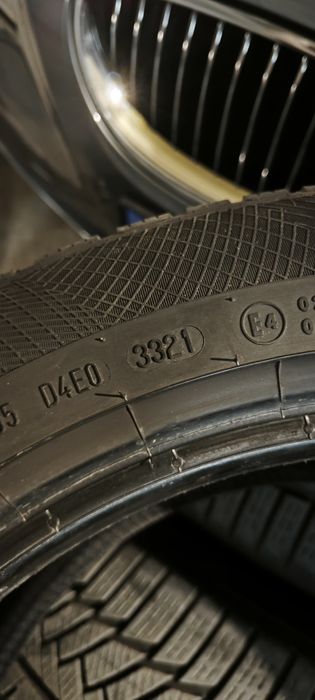 46p. 235/50 R17 96V Continental TS 850 P