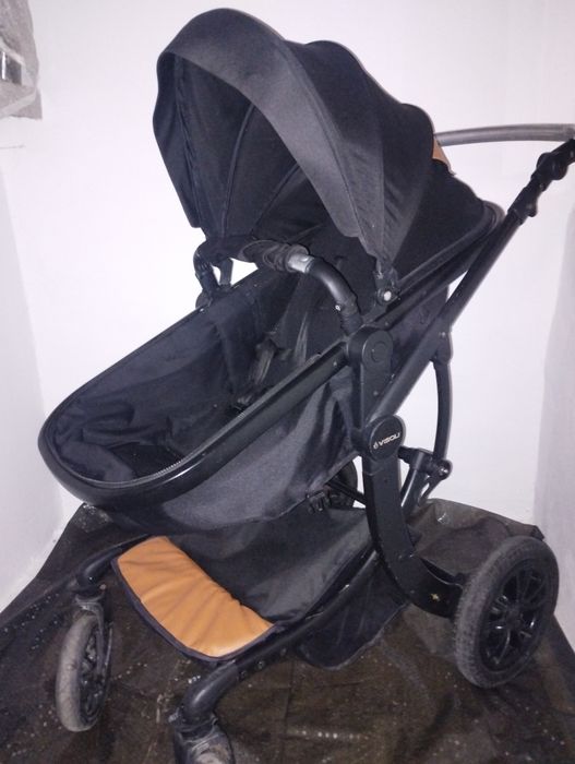 Cărucior bebe negru